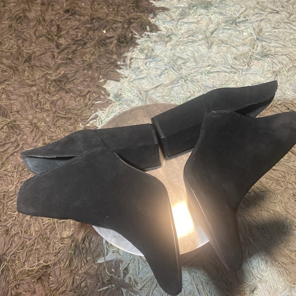 NWOT STEVE MADDEN BLACK SUEDE ROOKIE BOOTIE - Picture 13 of 16